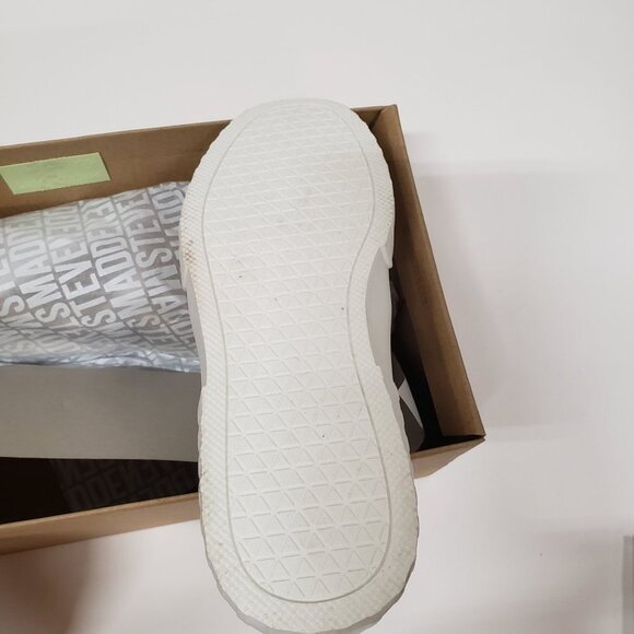 Steve Madden Swiftly Sneaker in Tan Camo - Size 6 - Picture 9 of 11